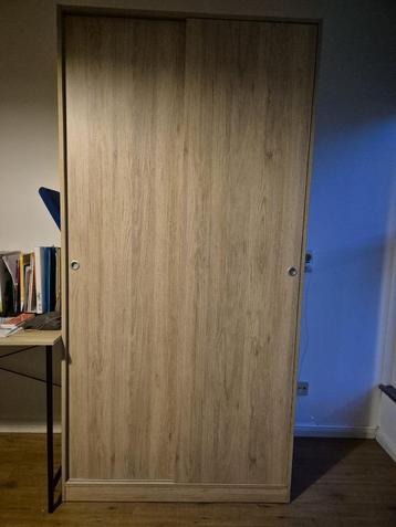Wooden wardrobe 2,02 m (H) x 1,01 m (W) x 0,50 m beschikbaar voor biedingen