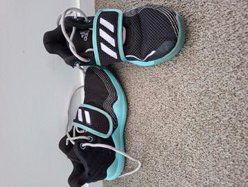 Gymschoenen/basketbal schoenen maat 34 adidas  beschikbaar voor biedingen