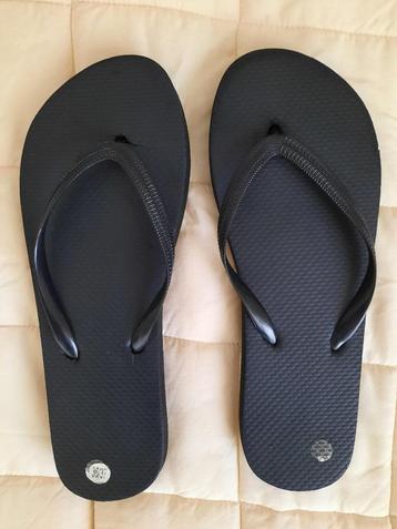 zwarte teenslippers maat 36-37 ( M2 ) beschikbaar voor biedingen