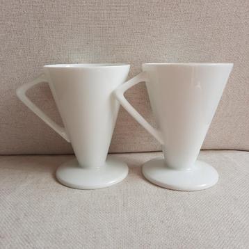 Kleine koffiebekers op voetje - 2 stuks - beschikbaar voor biedingen