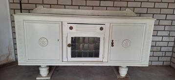 Dressoir brocante room wit glas in lood mag snel weg beschikbaar voor biedingen