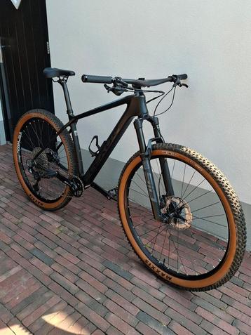 LEXON Carbon hardtail MTB, maat L (nieuwstaat) beschikbaar voor biedingen