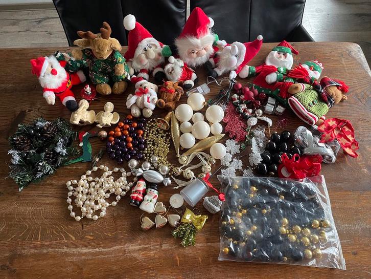 Een groot lot vintage en jonger kerstversiering in 1 koop, Diversen, Kerst, Zo goed als nieuw, Verzenden