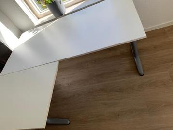 bureau hoekburea thuiswerkplek beschikbaar voor biedingen