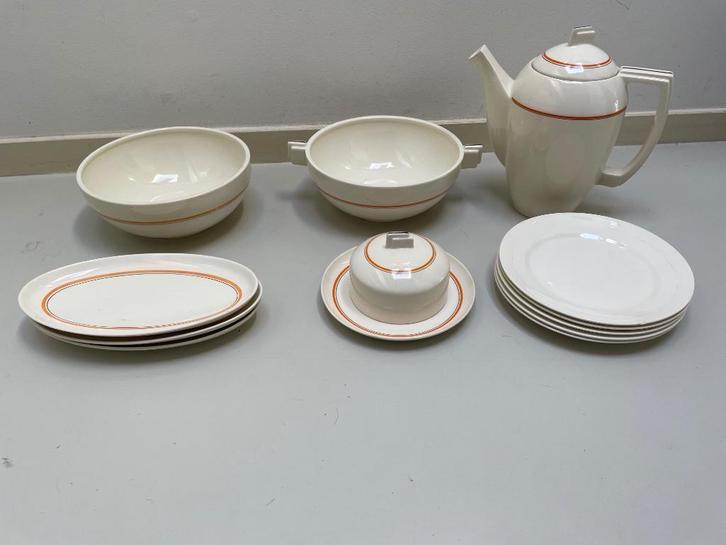 Petrus Regout servies met oranje zwart streepje, Antiek en Kunst, Antiek | Servies los, Ophalen