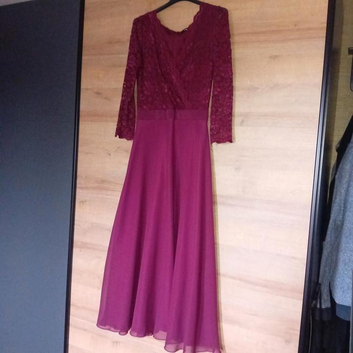 Prachtige lange jurk met kant swing S, Kleding | Dames, Jurken, Zo goed als nieuw, Maat 36 (S), Paars, Onder de knie, Ophalen of Verzenden