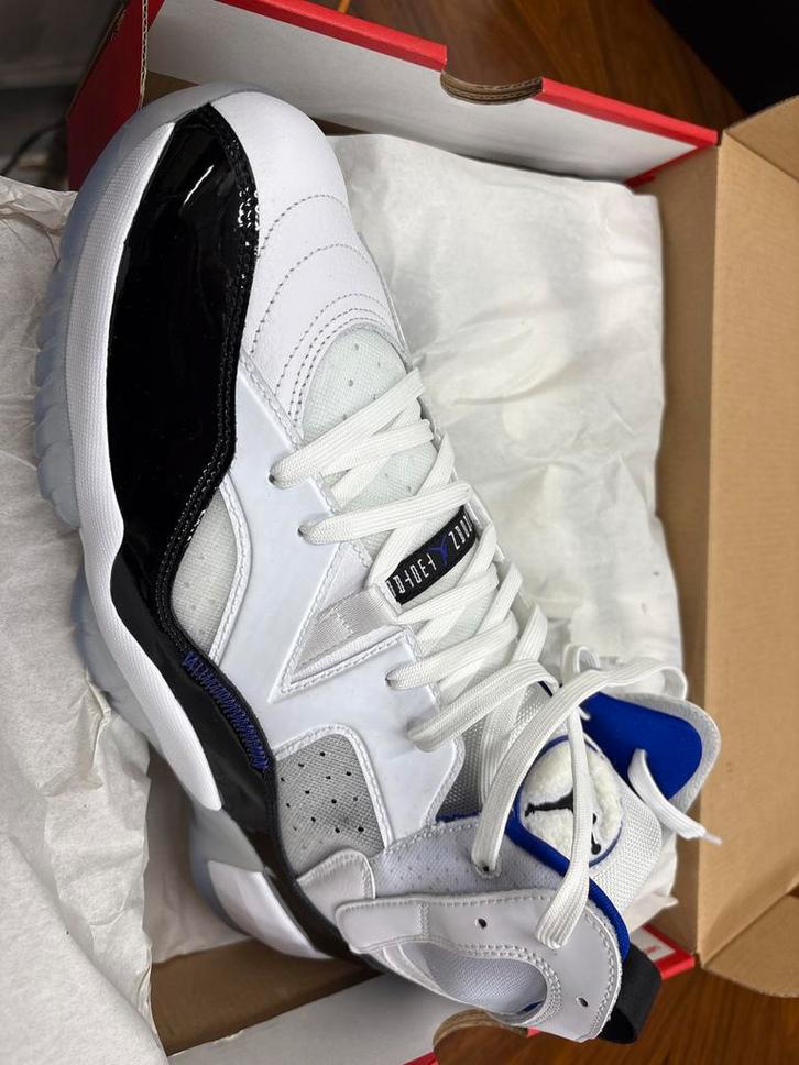 Nike Jordan Jumpman Two Trey - Wit/Paars/Zwart, Sport en Fitness, Basketbal, Nieuw, Schoenen, Ophalen of Verzenden