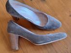 Zeer elegante suède dames pumps maat 38 merk LILIAN, Ophalen of Verzenden, Zo goed als nieuw