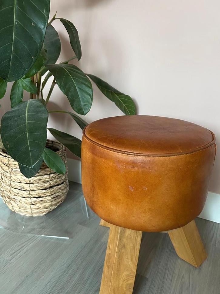 Vintage leren krukje, Huis en Inrichting, Banken | Voetenbanken en Poefen, Gebruikt, Minder dan 50 cm, Minder dan 50 cm, Rond