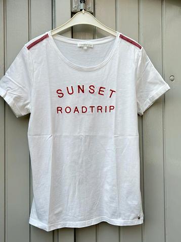 Stoer T-shirt in off-white met rood van TRAMONTANA MAAT L/40