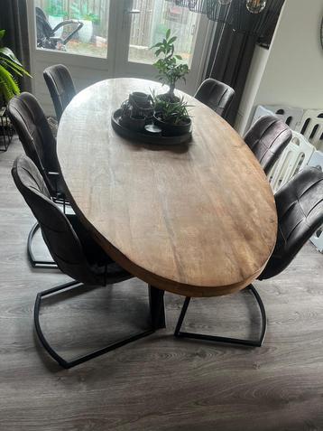 Mangohouten ovale tafel met 6 stoelen beschikbaar voor biedingen