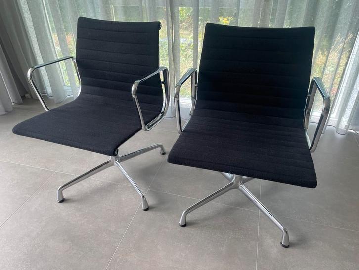 Vitra Eames EA107 2 stuks, Huis en Inrichting, Bureaustoelen, Zo goed als nieuw, Zwart, Ophalen