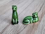 Mooi Vintage Setje 2 Katten Poezen Miniatuur Groen Keramiek, Verzenden, Gebruikt, Hond of Kat, Beeldje of Figuurtje