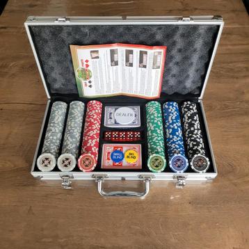 Luxe pokerset inclusief 300 fiches met waardeopdruk! beschikbaar voor biedingen