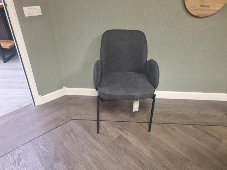 Luxe Cantilever Stoel - Nieuwstaat - Showroommodel - Grijs, Huis en Inrichting, Stoelen, Nieuw, Eén, Kunststof, Grijs, Ophalen of Verzenden