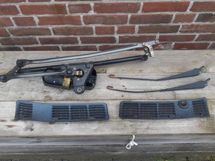 Ruitenwisser mechanisme met afdek kappen BMW E30 316, Auto-onderdelen, Ruiten en Toebehoren, BMW, Gebruikt, Ophalen