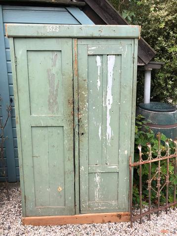 Oude groene houten kast - Mentha Brocante beschikbaar voor biedingen