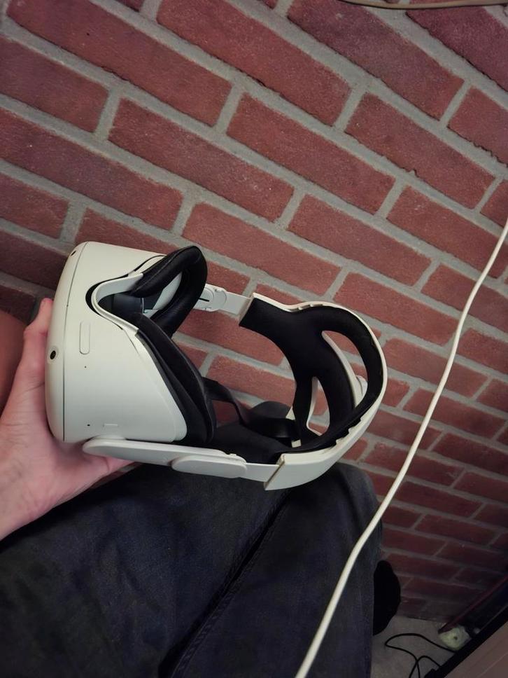 Gebruikte oculus quest 2 met accesoires, Spelcomputers en Games, Virtual Reality, Zo goed als nieuw, Overige platformen, Ophalen