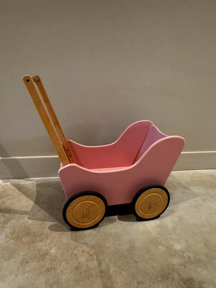 Houten poppenwagen Base Toys Pallas, Kinderen en Baby's, Speelgoed | Houten speelgoed, Gebruikt, Duw- of Trekspeelgoed, Ophalen