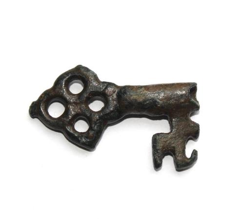 Bodemvondst Middeleeuwse bronzen gotische sleutel, Antiek en Kunst, Antiek | Koper en Brons, Brons, Verzenden