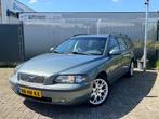Volvo V70 2.3 T-5 Geartr. C.L - APK 06-26 - Airco - Cruise, Auto's, Zwart, 1574 kg, Traction-control, 92 €/maand