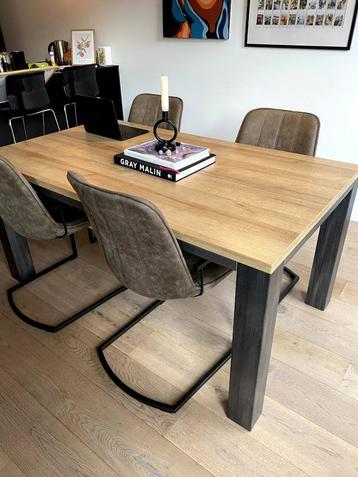 Rectangle Light Wood Dining Table beschikbaar voor biedingen