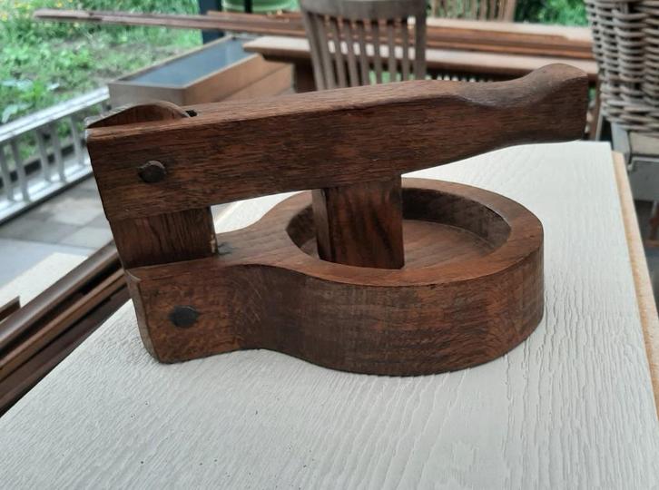 Old Hand - Made Nostalgische Retro Antieke Eiken Notenkraker, Antiek en Kunst, Antiek | Woonaccessoires, Ophalen