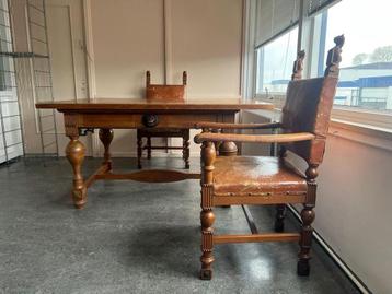 Tafel en 2 stoelen consulaat Soerabaja Jaren 30 beschikbaar voor biedingen