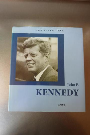 John F. Kennedy - Martine Bartolomei, Renske de Boer beschikbaar voor biedingen