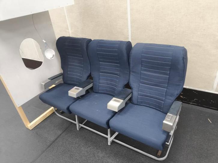 vliegtuigstoelen KLM 737-800 businessclass op frame, Huis en Inrichting, Banken | Bankstellen, Gebruikt, 75 tot 100 cm, Ophalen