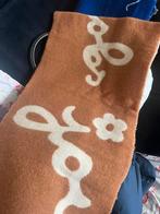 Marc Jacobs Marc Is Joy Camel Wool sjaal met print 160x30 cm, Kleding | Dames, Mutsen, Sjaals en Handschoenen, Verzenden, Nieuw