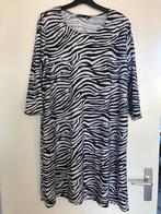 Zwart witte zebra print jurk met 3/4 mouw maat 46 kiabi, Kleding | Dames, Jurken, Kiabi, Knielengte, Ophalen of Verzenden, Zo goed als nieuw