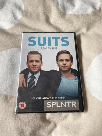 Suits seizoen 1 beschikbaar voor biedingen