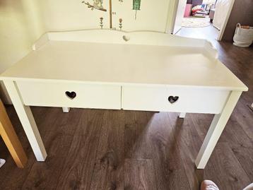 bureau tafel voor peuters en kleuters beschikbaar voor biedingen