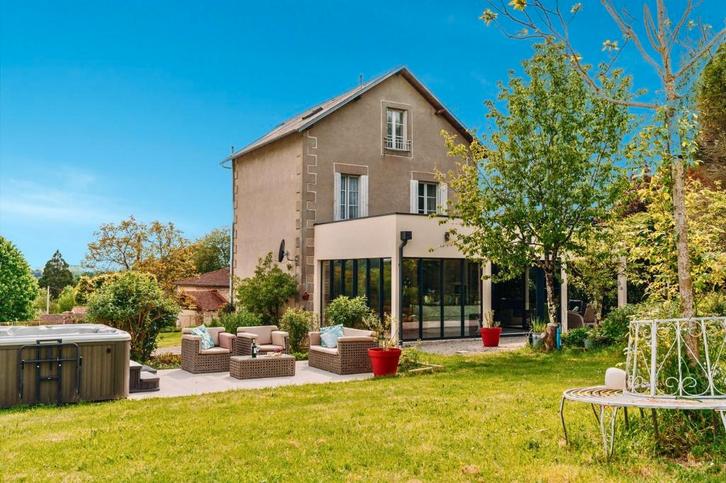 Luxe vakantiehuis met jacuzzi te huur, Vakantie, Vakantiehuizen | Frankrijk, Dordogne, Landhuis of Villa, Dorp, In bergen of heuvels