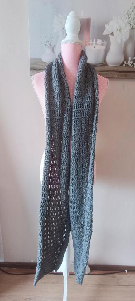 Gehaakte sjaal Grijs, Kleding | Dames, Mutsen, Sjaals en Handschoenen, Nieuw, Sjaal, Maat 46/48 (XL) of groter, Ophalen of Verzenden