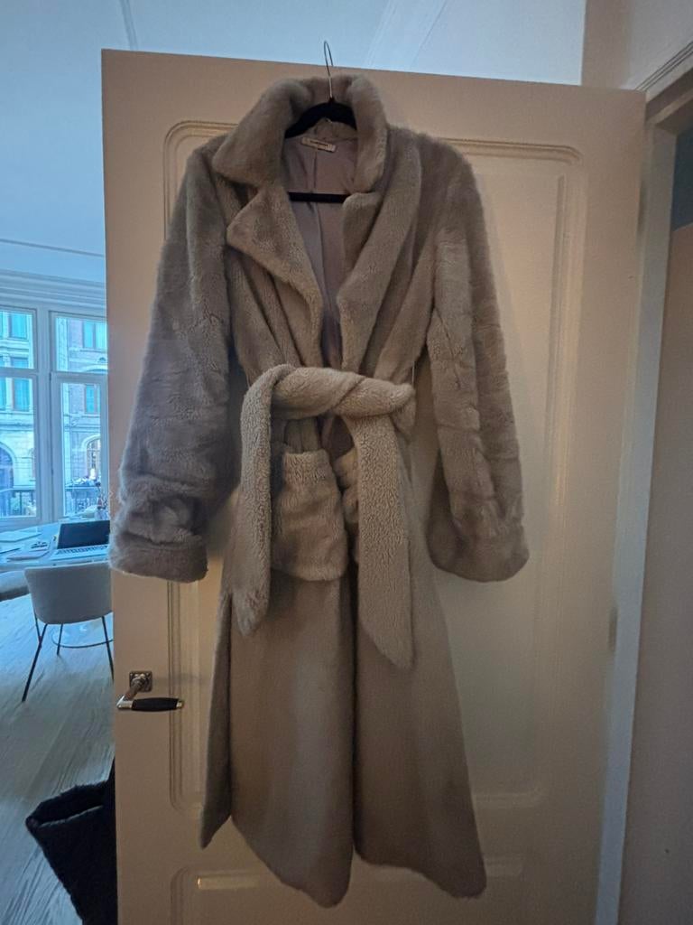 Nep bontjas te koop met een unikee kleur: lila grijs., Kleding | Dames, Jassen | Winter, Ophalen, Zo goed als nieuw, Grijs