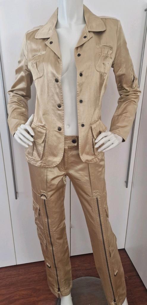 BISCOTE 2-DELIG BROEKPAK PANTALON +JASJE MT 38 GOUDKLEUR, Kleding | Dames, Jasjes, Kostuums en Pakken, Zo goed als nieuw, Kostuum of Pak