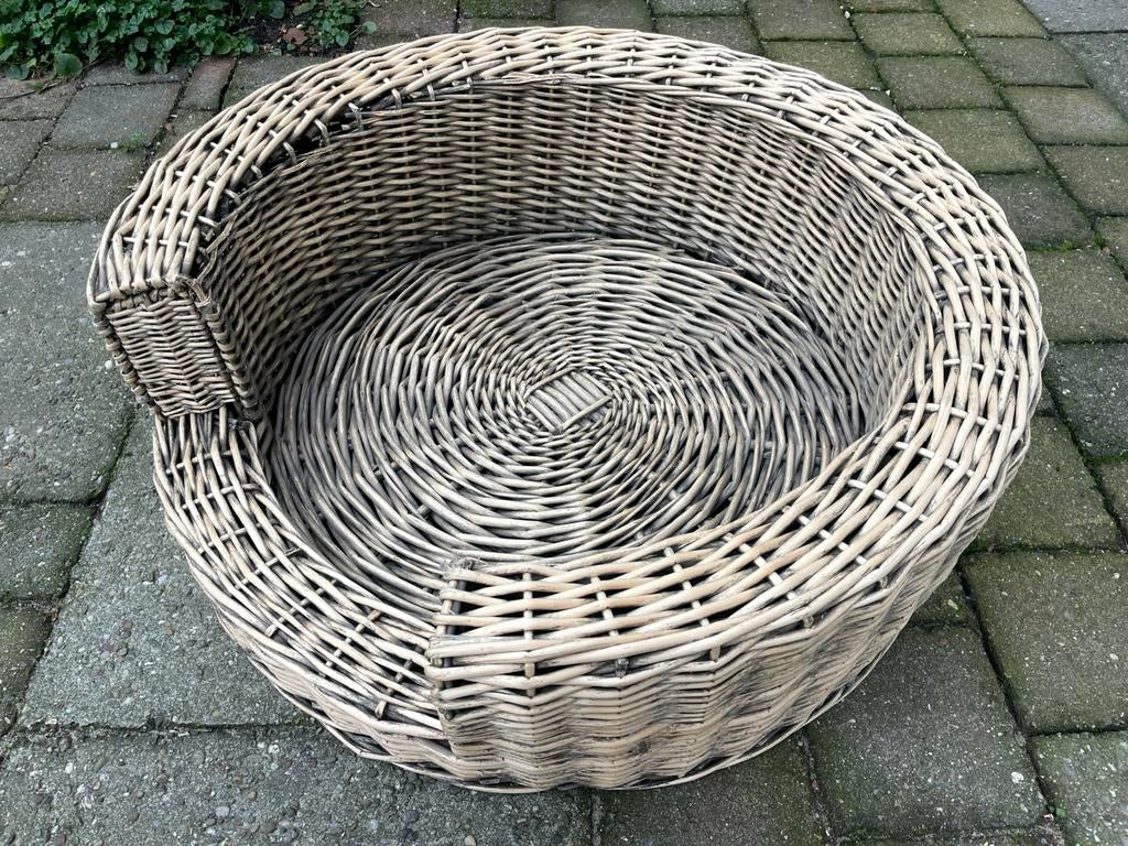 Ronde rotan honden/poezenmand, Ophalen, Zo goed als nieuw, Riet