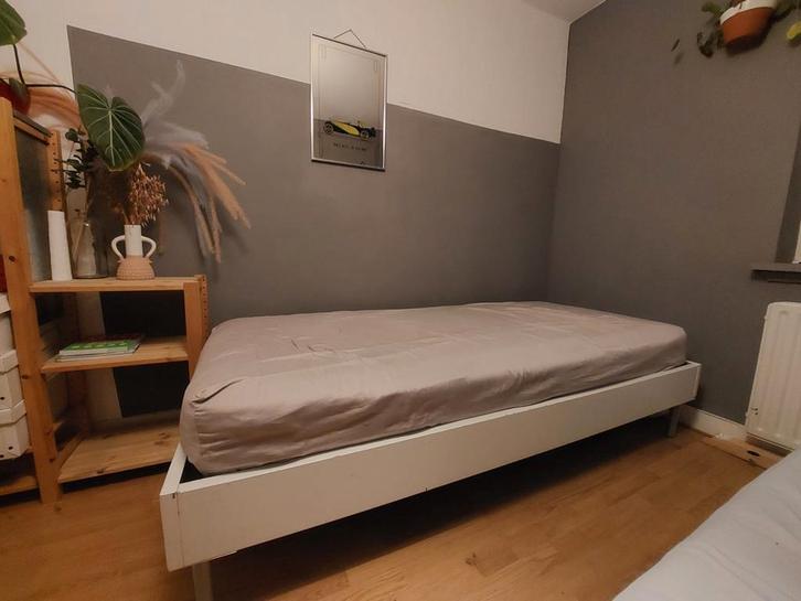 Simpel wit eenpersoons ikea bed (2x), Huis en Inrichting, Slaapkamer | Bedden, Gebruikt, Eenpersoons, 90 cm, Hout, Wit, Ophalen