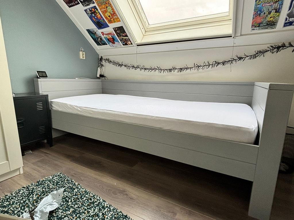 WOOOD Dennis Bedbank Grijs 1 Persoons, Ophalen, 90 cm, Eenpersoons, Zo goed als nieuw