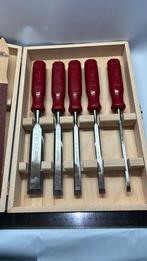 Nieuwe nooitgedagt beitels in houten kist, Antiek en Kunst, Antiek | Gereedschap en Instrumenten, Ophalen of Verzenden