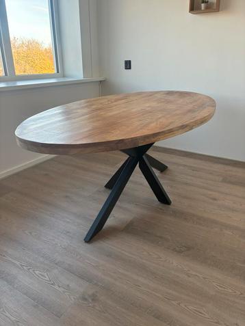 Mango eettafel beschikbaar voor biedingen