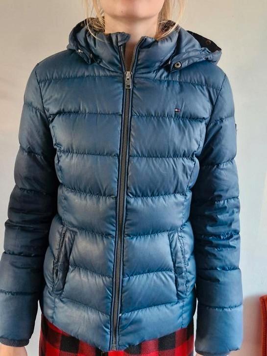 Tommy Hilfiger puffer jas, Kinderen en Baby's, Kinderkleding | Maat 164, Zo goed als nieuw, Meisje, Jas, Ophalen of Verzenden