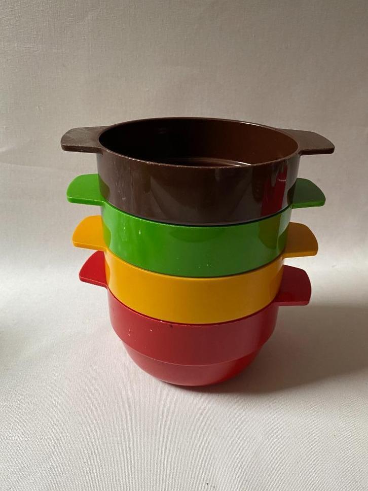 Mid Century/Retro/60s Set van 4 kunststof snackschaaltjes, Huis en Inrichting, Keuken | Servies, Gebruikt, Kom(men), Overige stijlen