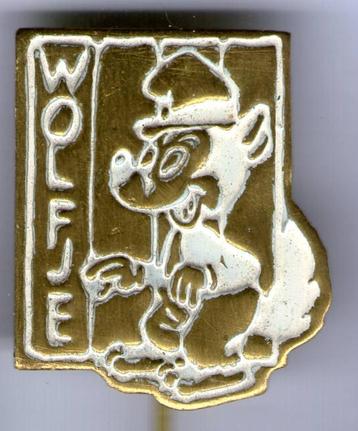 Wolfje wit op koper stripfiguur speldje ( S_080 ) beschikbaar voor biedingen