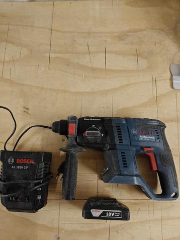Bosch Boorhamer met Lader en Accu beschikbaar voor biedingen