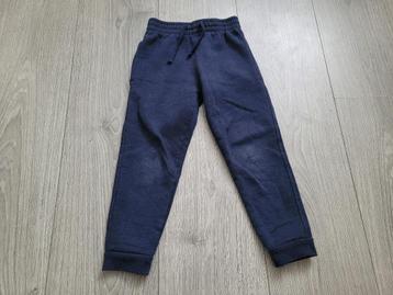 Donkerblauwe joggingsbroek maat 98/104 ~ MP3041 beschikbaar voor biedingen