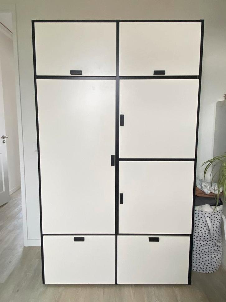 Stoere, stevige zwart-witte kledingkast - Odda, Huis en Inrichting, Kasten | Kledingkasten, Gebruikt, 150 tot 200 cm, 100 tot 150 cm