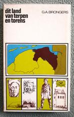 Dit land van terpen en torens, Boeken, Geschiedenis | Stad en Regio, Ophalen of Verzenden, 20e eeuw of later, Gelezen, Brongers